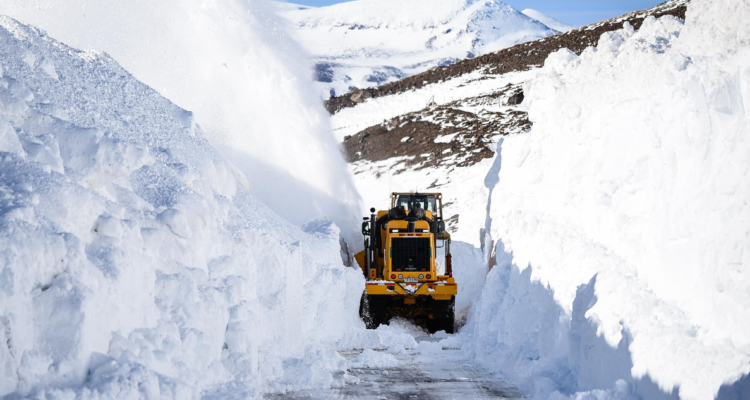 2.200 personas siguen aisladas por acumulación de nieve en Lonquimay: mantienen Alerta Amarilla