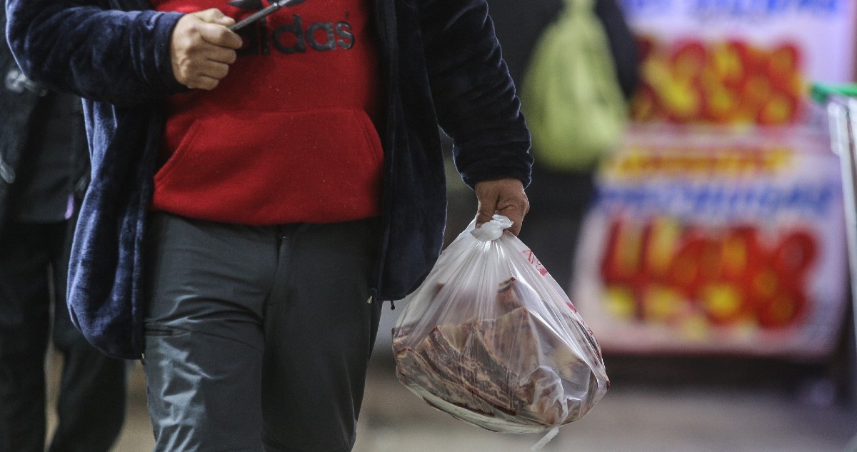 Los 5 temas claves económicos de la semana: En Chile se conocerá actualización del costo de vida