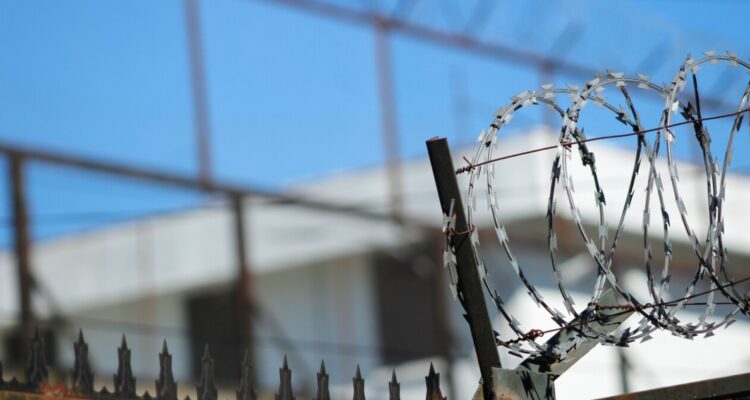 Prisión preventiva para acusado de golpear y asesinar a víctima en Santiago