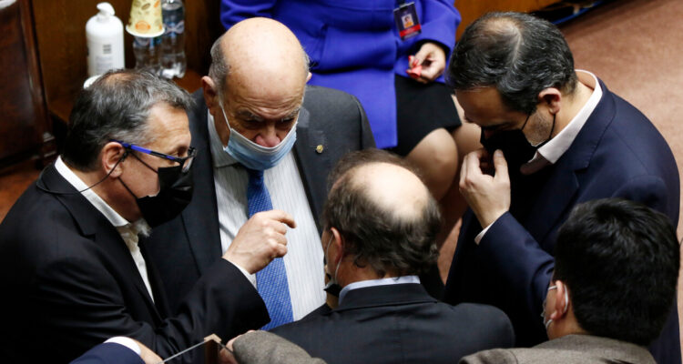 Propuestas del PS y el PPD tensionan jornada clave para los 4/7 en el Senado