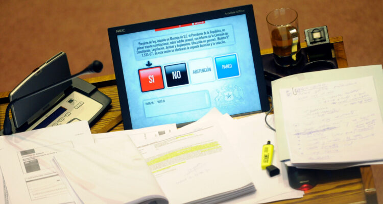 RN cree que proyecto de 4/7 pone en juego liderazgo de Boric: oficialismo asegura que ya no es tema