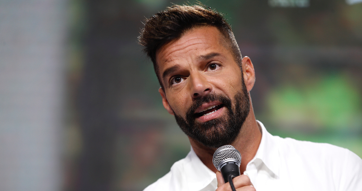 El cantante puertorriqueño Ricky Martin hablando en una conferencia de prensa del festival de Viña del Mar. El cantante fue denunciado por Violencia doméstica.
