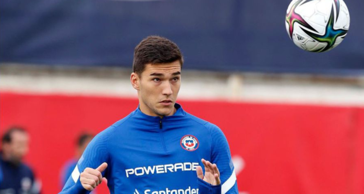 Eduardo Berizzo consultó por Robbie Robinson.