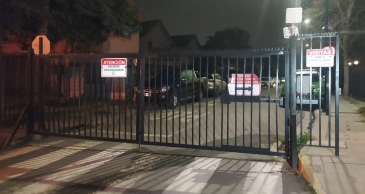 Matrimonio es víctima de asalto en Peñalolén: delincuentes cortaron la luz para concretar ilícito