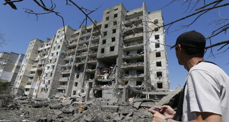 Bachelet acusa que Ucrania también ha vulnerado normas internacionales en la guerra contra Rusia