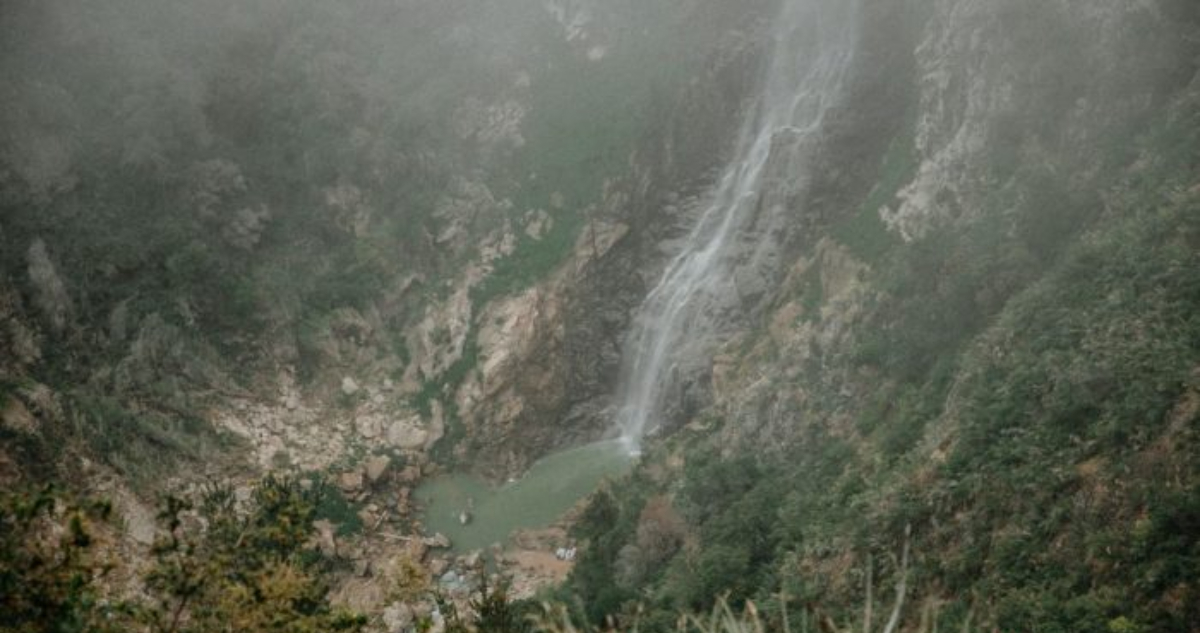 Persona cae en el Salto del Agua en Placilla