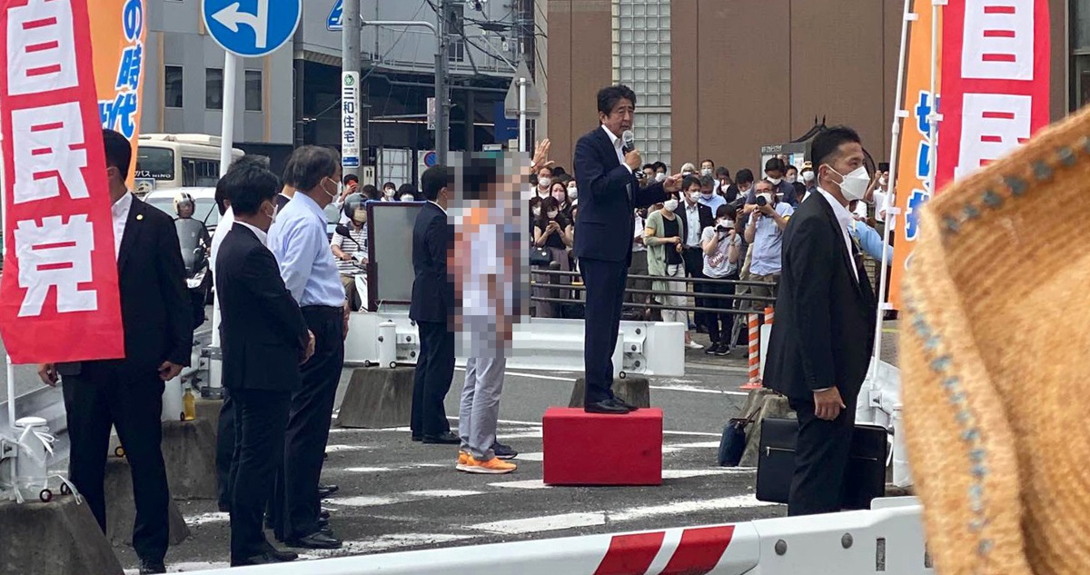 Shinzo Abe minutos antes de ser asesinado.