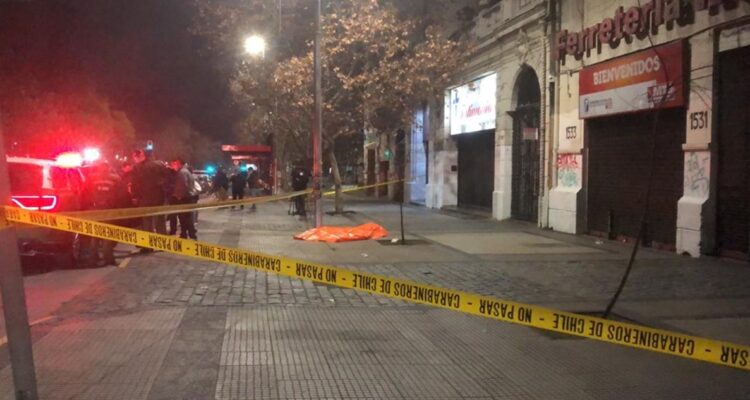 “Dejó de respirar”: taxista hablaba con Radio Bío Bío cuando se produjo muerte en la Alameda