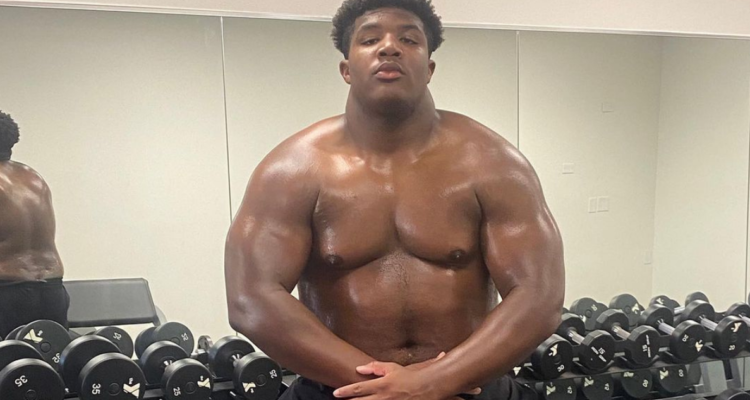 Tyler Parker es la promesa de la NFL para el Draft del año 2025.