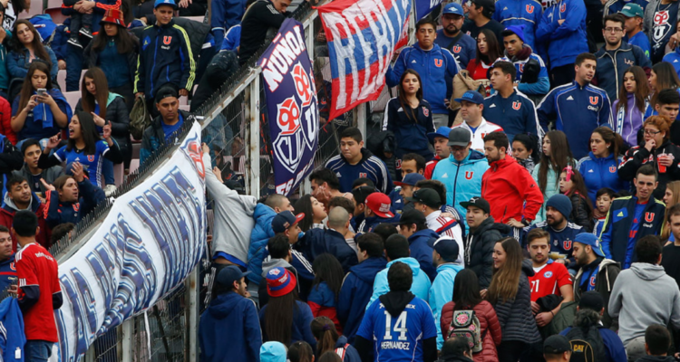 Incidentes de barra Universidad de Chile en el Santa Laura.