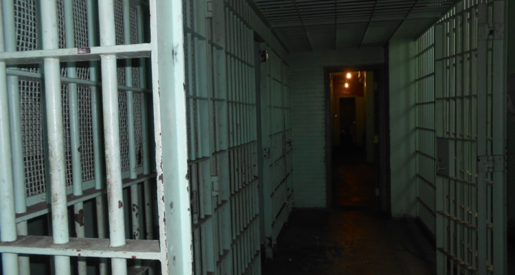 Abogado asegura que internos trasladados a la cárcel de Valdivia pertenecen al tren de aragua.