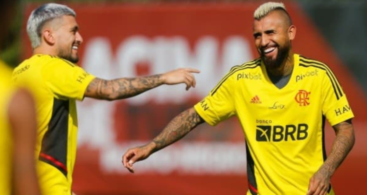 Arturo Vidal vive sus primeros entrenamientos en el complejo deportivo de Flamengo.