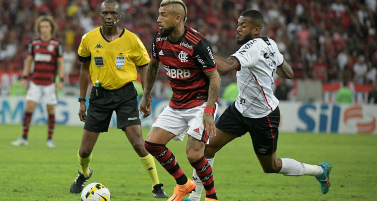 Flamengo igualó con Athletico Paranaense por la Copa Brasil.