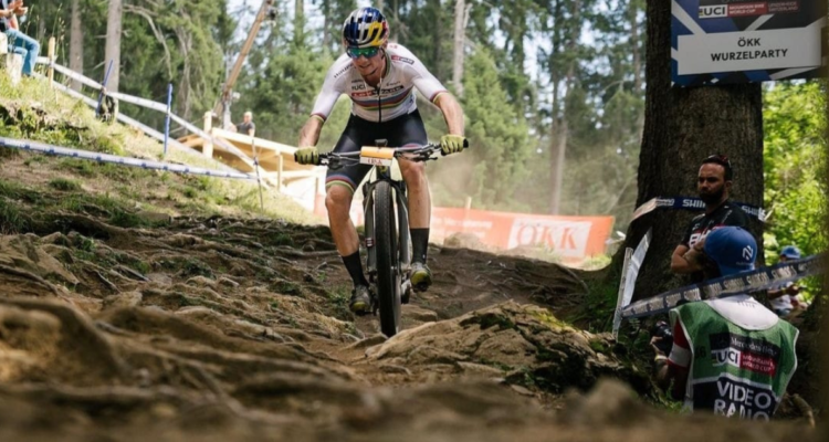 Martín Vidaurre sigue con un año sólido en su disciplina, tras ganar las 5 fechas consecutivas del Campeonato Mundial de Montain Bike Sub-23.