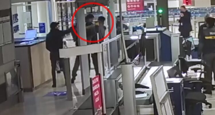 Video muestra cabezazo de Paul Vásquez a funcionario PDI que lo trasladaba detenido