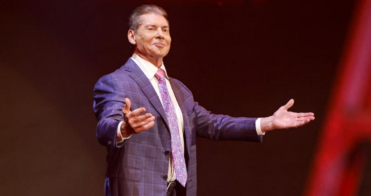 Vincen McMahon anunció su retiro de la WWE.