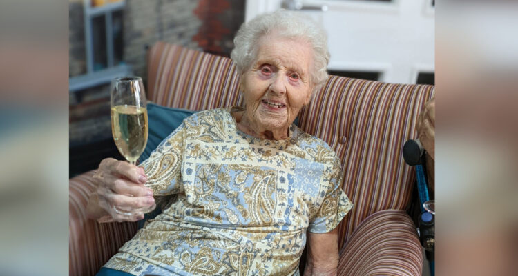 Abuela cumpleaños con stripper