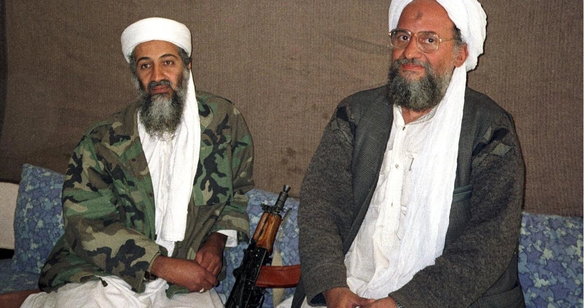 Osama bin Laden junto Ayman al-Zawahiri.