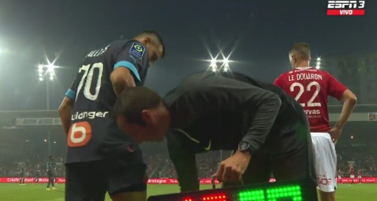 Alexis Sánchez debutó en Marsella ante Brest