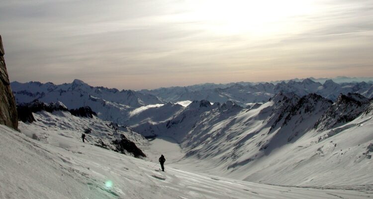 Hallan restos de montañista en los Alpes suizos