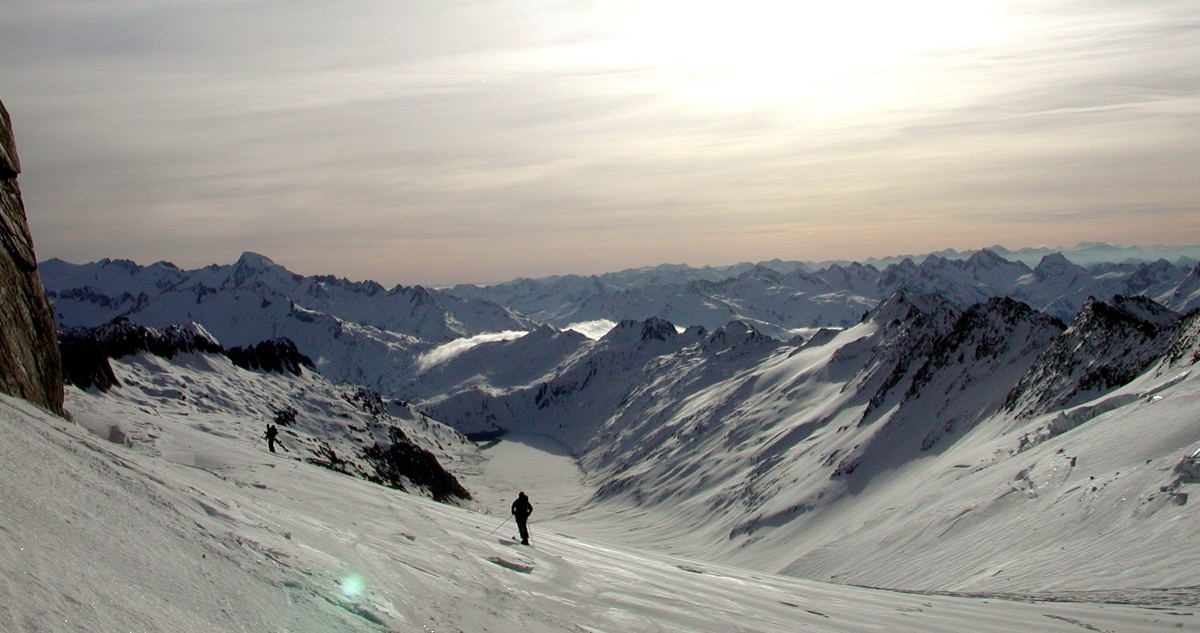 Hallan restos de montañista en los Alpes suizos