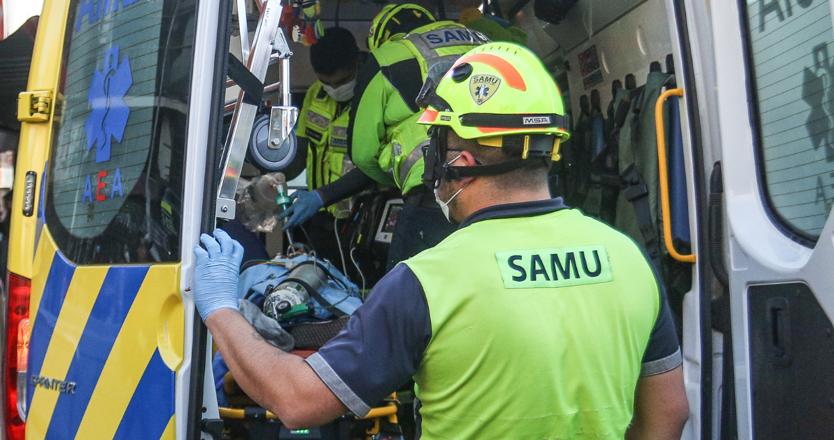 Alumna queda atrapada en ducto de ascensor tras caer de cuarto piso de colegio en Puerto Montt
