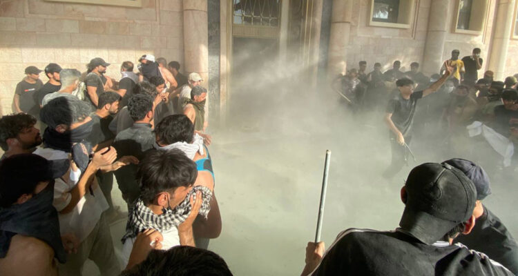 Amplían toque de queda a todo Irak tras multitudinarias manifestaciones sadristas