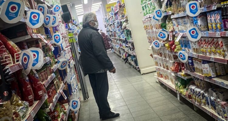 Inflación en Argentina no tiene piedad y escala a 71% interanual: prevén que supere 90% a fin de año