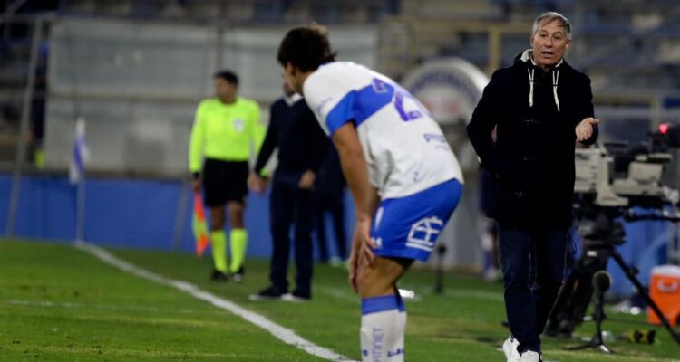 Universidad Católica perdería otros dos jugadores y Ariel Holan vería debilitado el plantel.