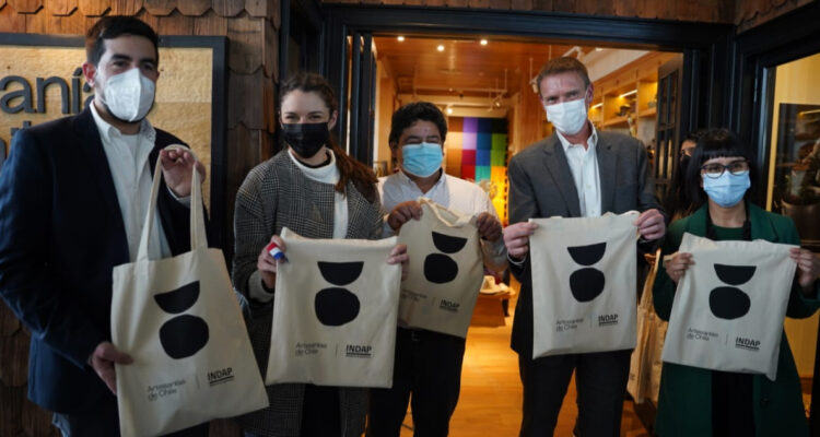 Tienda de Artesanías de Chile e Indap en Aeropuerto de Santiago