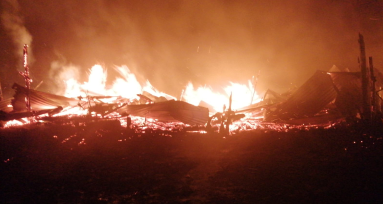 Una casa completamente destruida deja ataque en la comuna de Cañete.