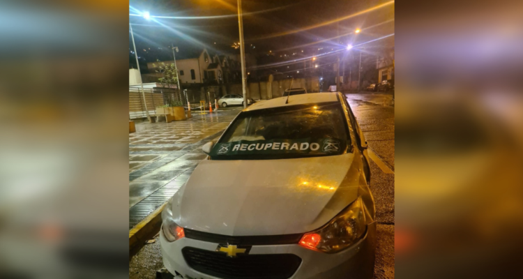Detienen a menor tras huir de carabineros en auto robado a conductor de aplicación en Viña del Mar.