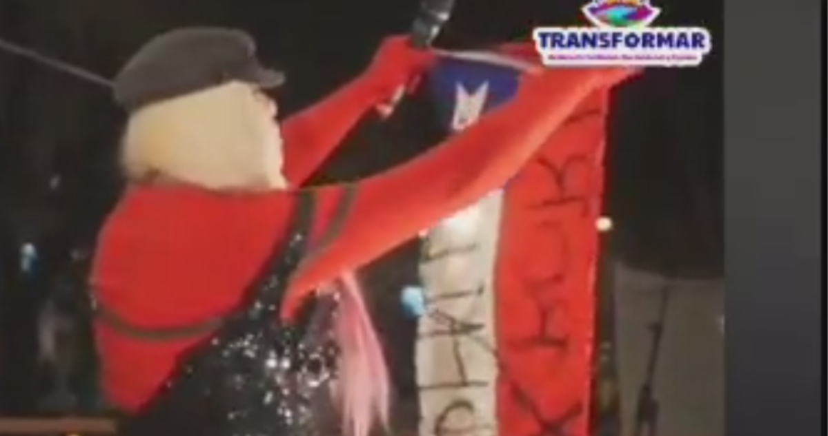 Performance sexual con bandera chilena en actividad de Apruebo Transformar causa rechazo transversal.