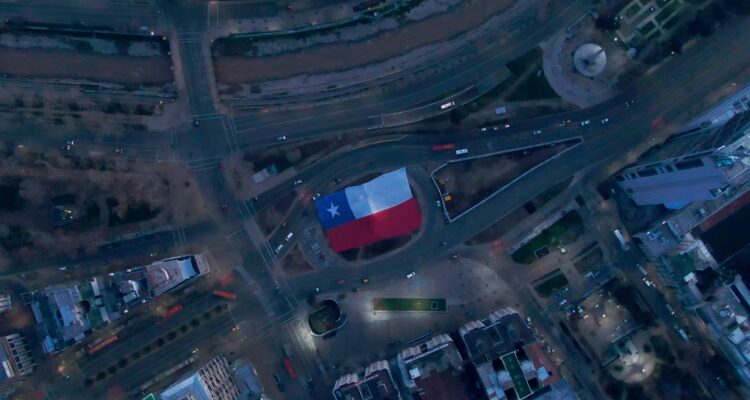 Bandera gigante en Plaza Italia