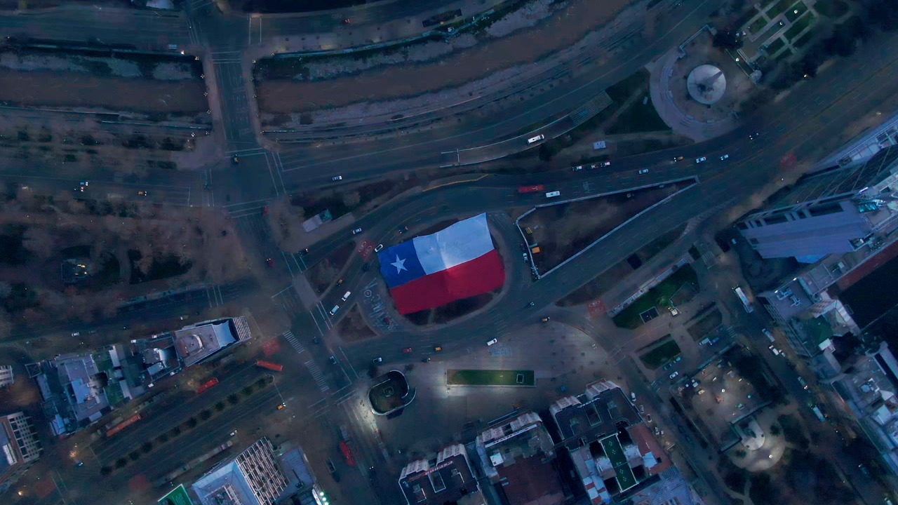 Bandera gigante en Plaza Italia