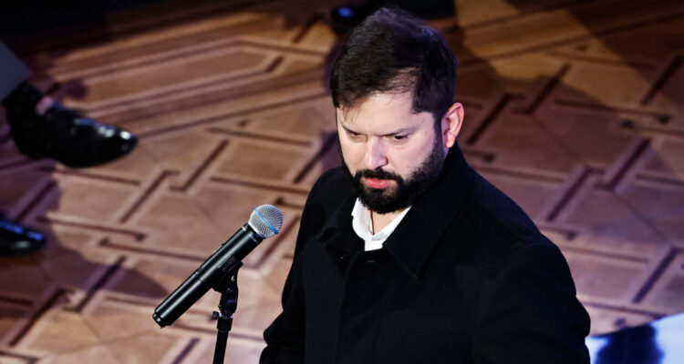 Tras dichos de Teillier: Boric se compromete a garantizar acuerdo si gana el Apruebo