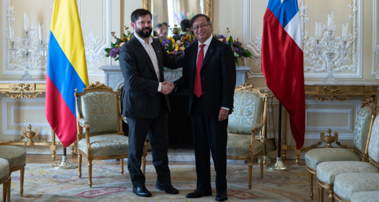 Boric se reúne con petro