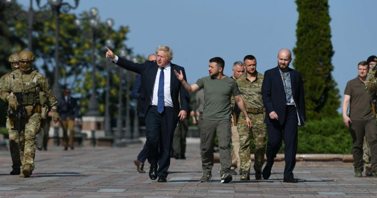 Boris Johnson visita Kiev en su Día de la Independencia UK continuará al lado de Ucrania