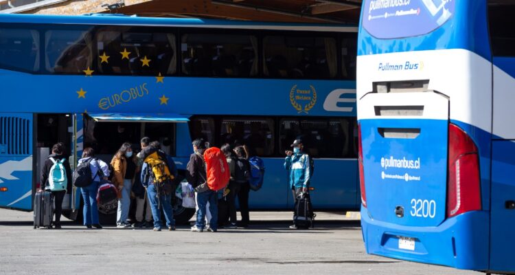 A cotizar las Fiestas Patrias: Hay diferencias de casi $25 mil en pasajes de bus para mismo destino