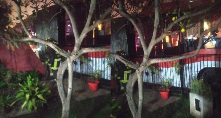 Delincuente roba bus RED y se estrella contra dos viviendas en Maipú