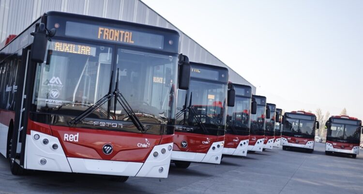 Gobierno exige máxima disponibilidad de buses en el Gran Santiago para el plebiscito