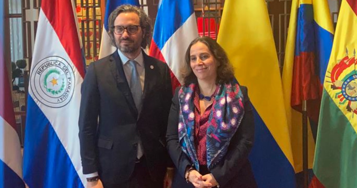Foto de los jefes de la Cancillería chilena y argentina