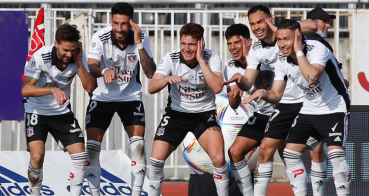 Colo Colo festeja sobre su archirrival, la ‘U’ en el Superclásico.