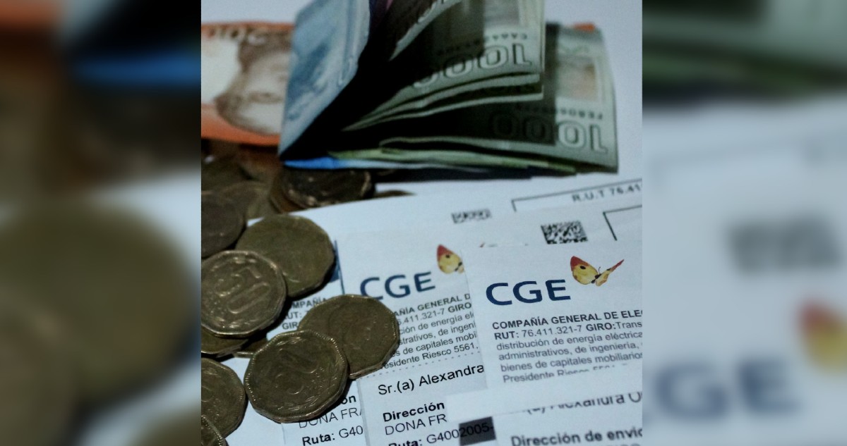 Sernac anuncia que CGE deberá compensar a clientes de 4 regiones y detalla el monto que recibirán