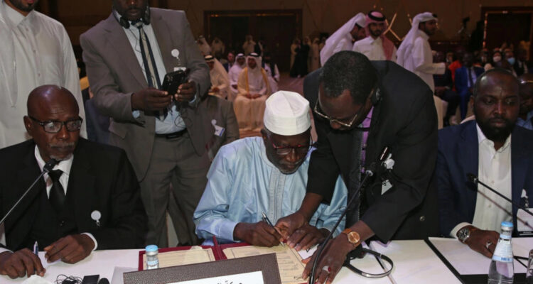 La firma el 8 de agosto de 2022 en Doha del acuerdo para abrir negociaciones de paz entre la junta militar de Chad y más de 40 grupos de la oposición.