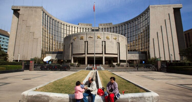 China vuelve a rebajar los tipos de interés mientras el resto del mundo hace lo contrario