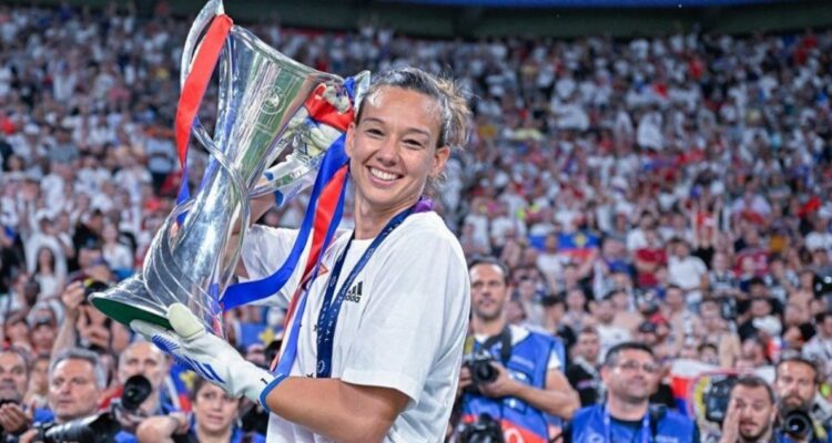 Christiane Endler nominada al Balón de Oro 2022