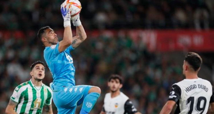 La maniobra del Betis para inscribir a Claudio Bravo.