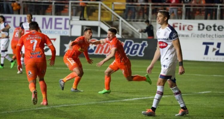 Cobreloa enciende la cima de la tabla en la Primera B.