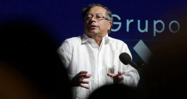 Colombia Gustavo Petro suspende órdenes de captura y extradición a negociadores de guerrilla ELN